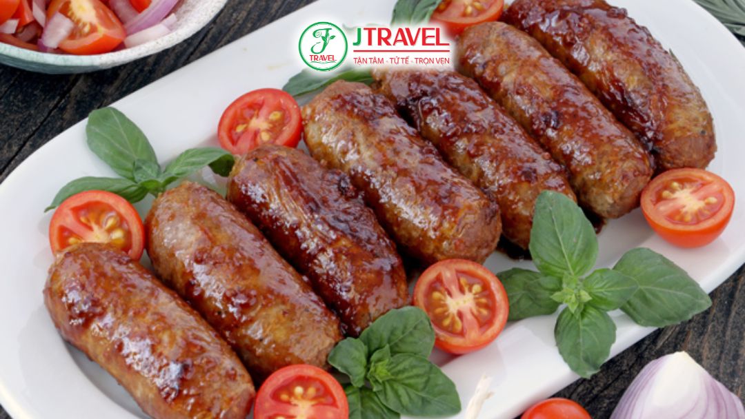 Longganisa xúc xích Philippines vị ngọt và tỏi đặc trưng