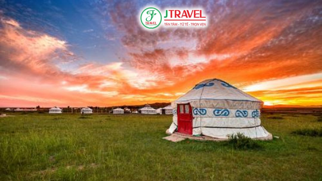 Hoàng hôn trên thảo nguyên Xilamuren