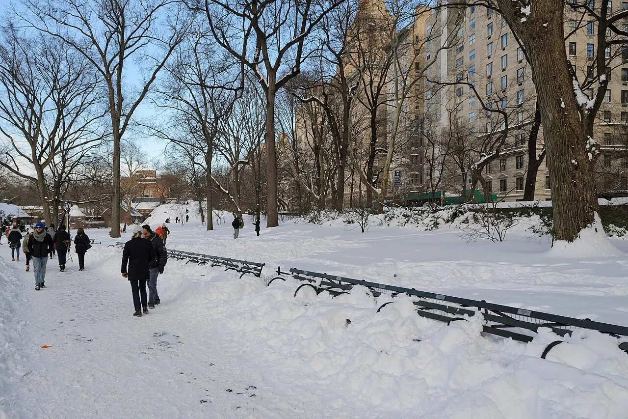New York mùa đông có tuyết, nhiệt độ thường dưới 0°C về đêm