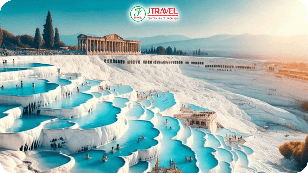 Ruộng bậc thang đá vôi trắng tinh khôi tại Pamukkale