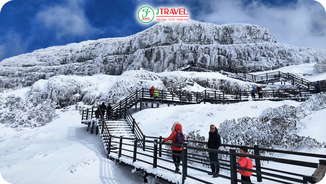 Núi tuyết Ngọc Long nằm ở độ cao 5.596m