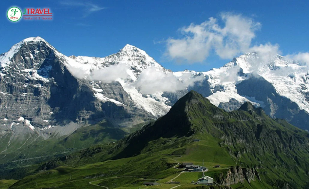 Toàn cảnh vùng Jungfrau Thụy Sĩ phủ tuyết trắng quanh năm