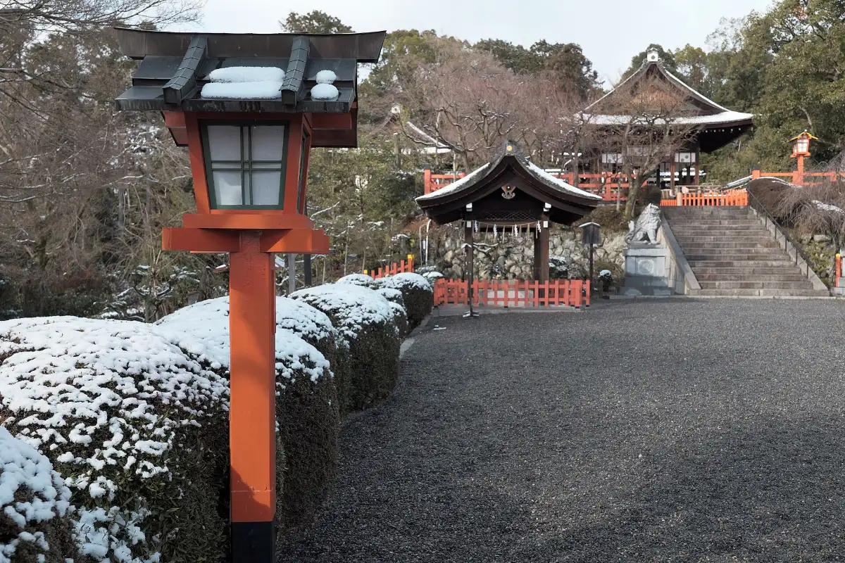 Đền Takeisao ở Kyoto sau trận tuyết