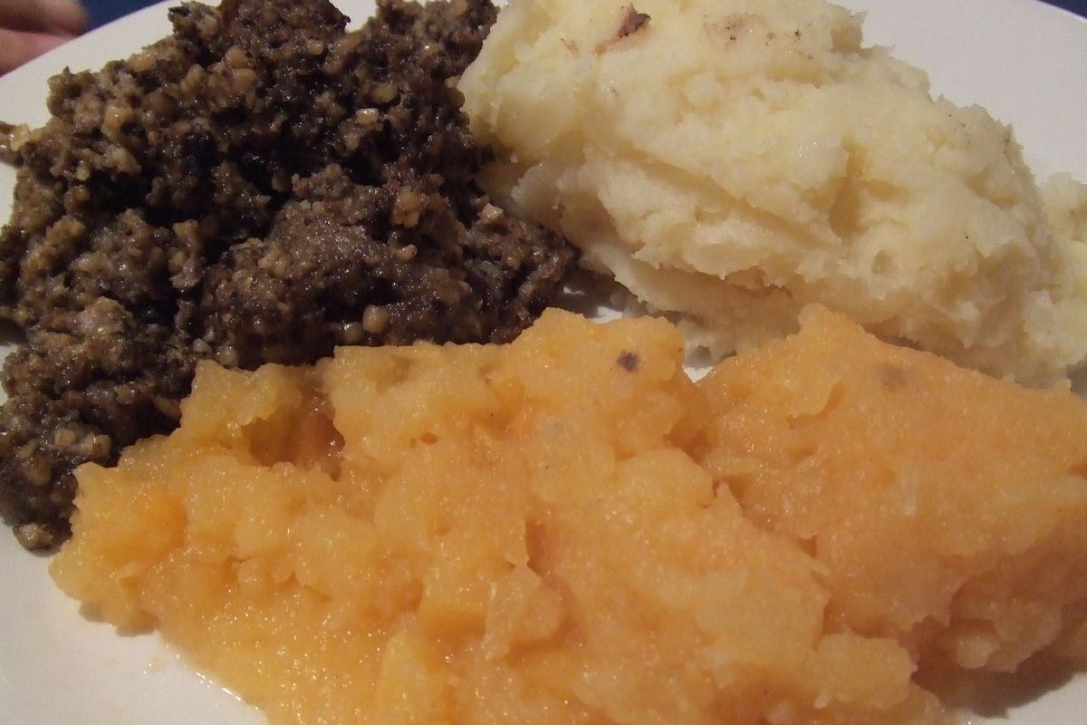Đĩa Haggis, Neeps và Tatties – món ăn quốc gia Scotland