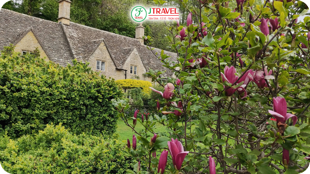 Khung cảnh làng Bibury tươi mát vào mùa xuân