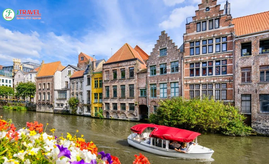 Du lịch Bỉ mùa xuân với cảnh phố cổ và không khí trong lành