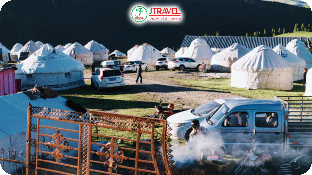 Khu lều trại Yurt dành cho du khách nghỉ qua đêm