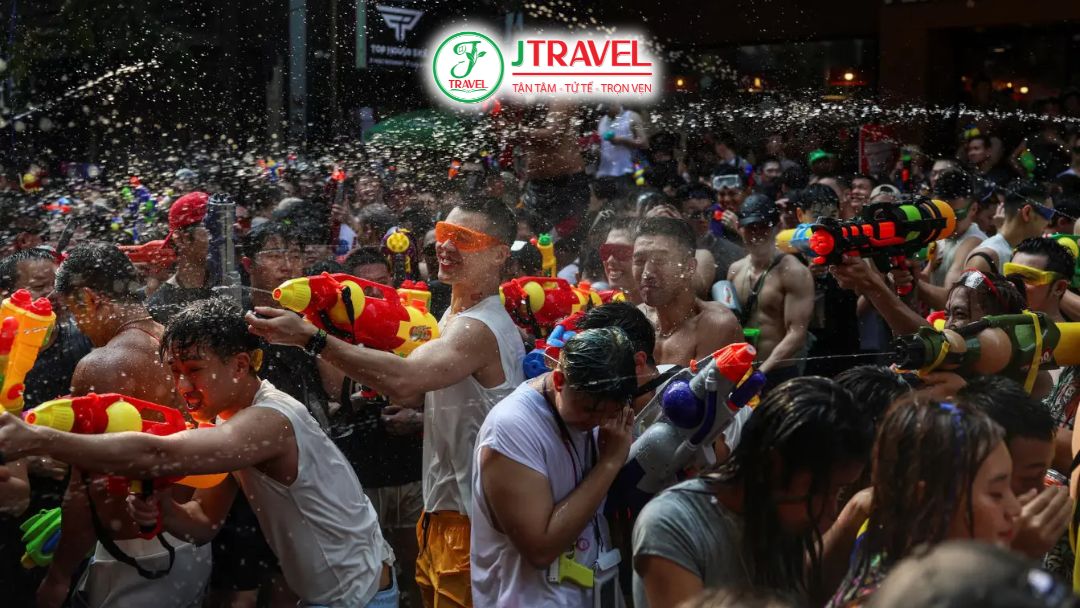 Cẩn thận tư trang nơi đông người