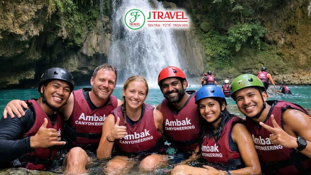 Hướng dẫn viên đồng hành suốt hành trình kawasan falls