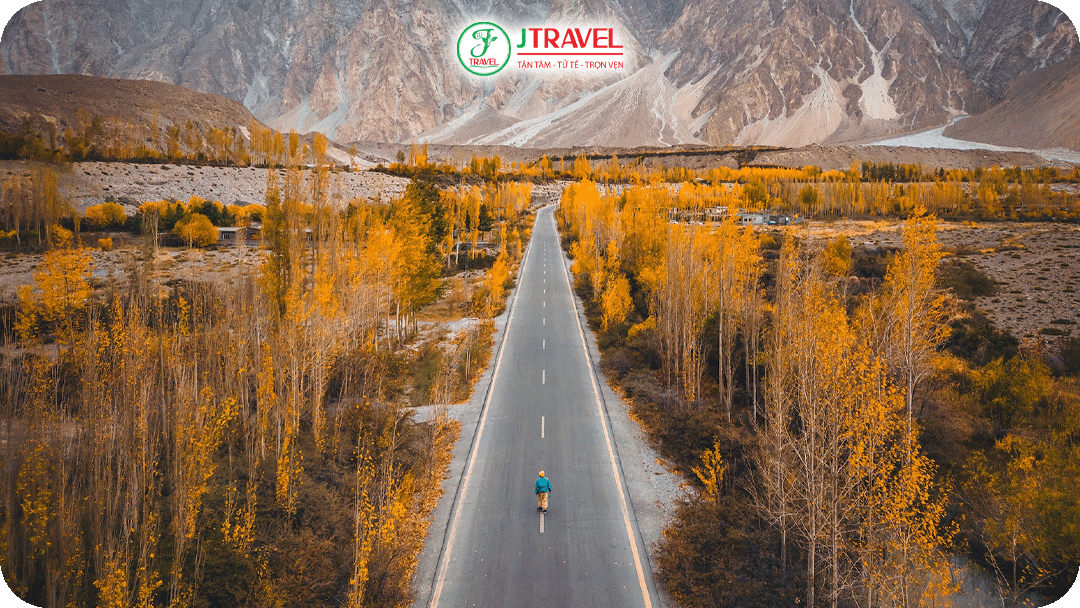 Cao tốc Karakoram - dãy có nhiều ngọn núi cao sừng sững