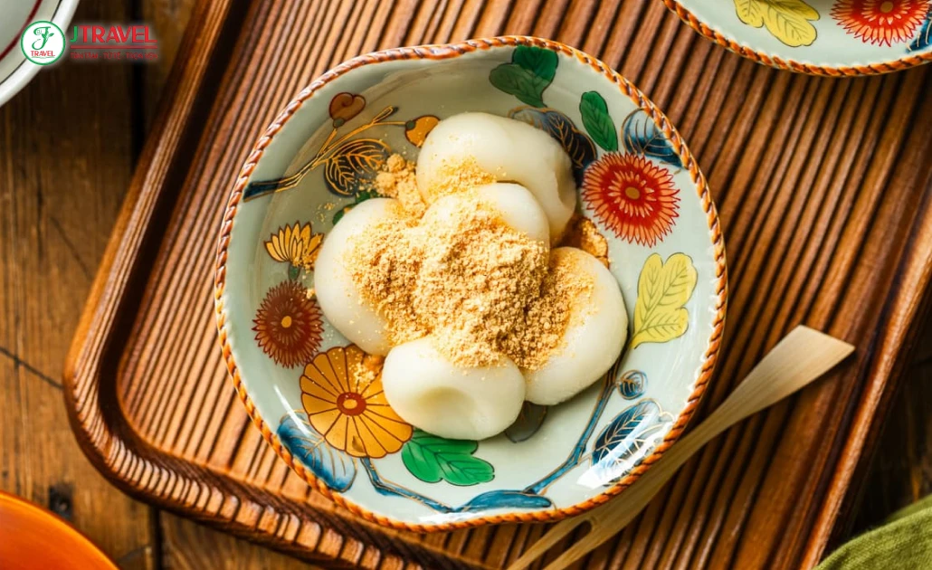 Shiratama Dango tròn nhỏ, trắng ăn kèm sốt ngọt