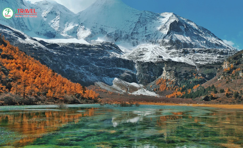 Hồ Ngũ Sắc Á Đinh cuối tháng 4 đẹp như tranh