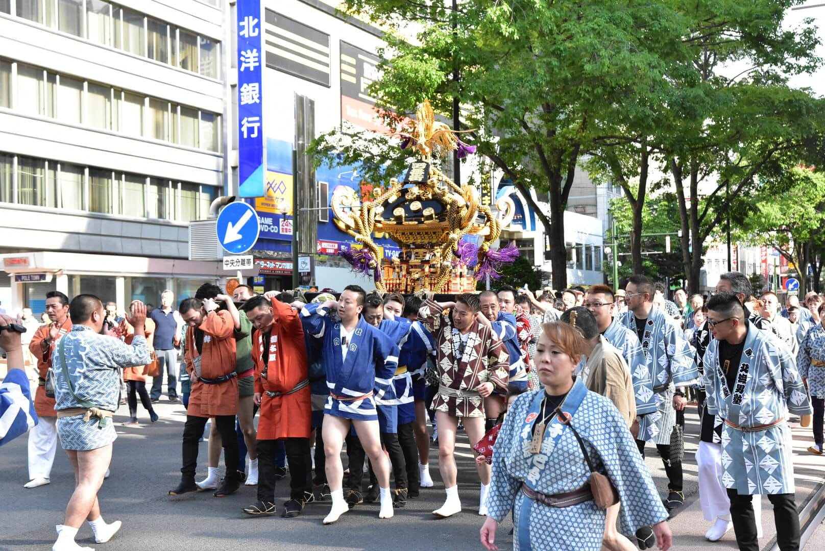 Nghi lễ "Rước kiệu thần" trong lễ hội Jingu Hokkaido