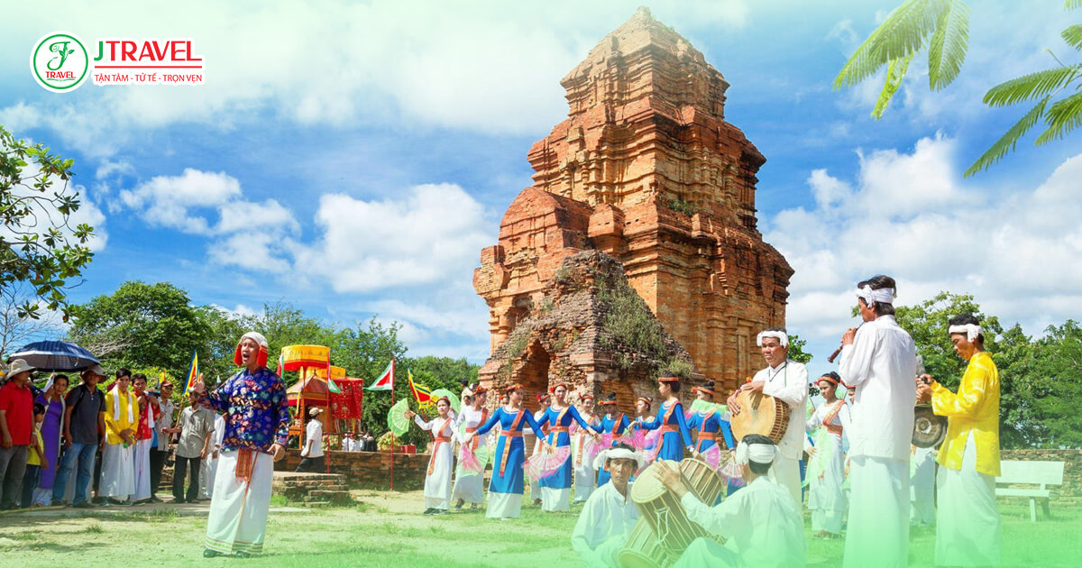 Lễ Vía Bà tại Tháp Nhạn Phú Yên