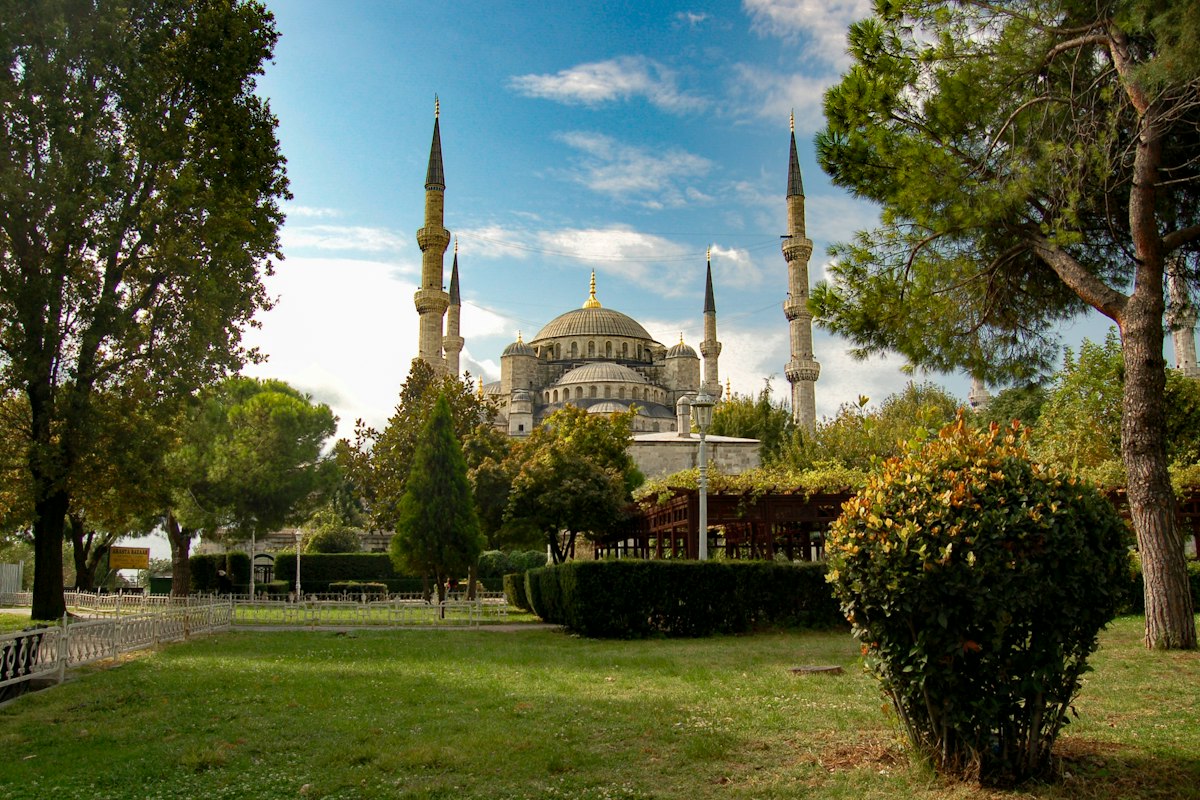Nhà thờ Hồi giáo Sultan Ahmed (Blue Mosque)