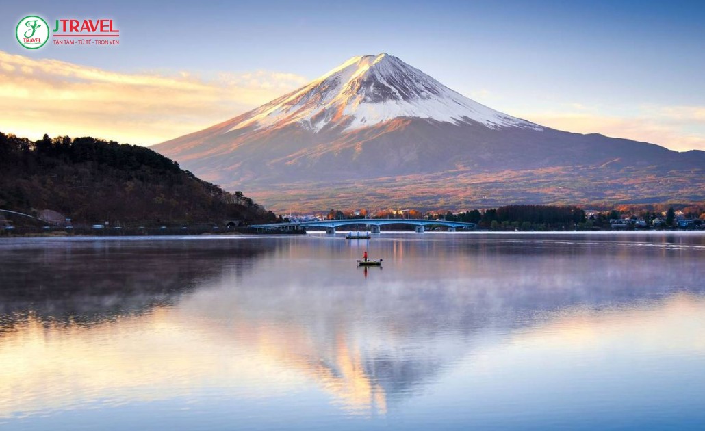 Núi Phú Sĩ phủ tuyết quanh năm