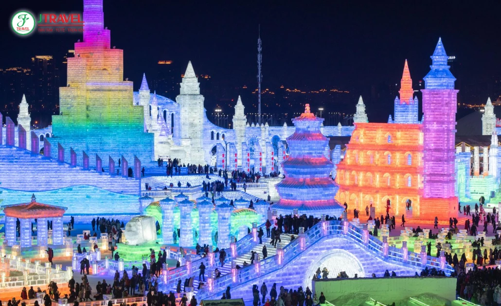 Lễ hội Băng Đăng Cáp Nhĩ Tân rực rỡ ánh đèn