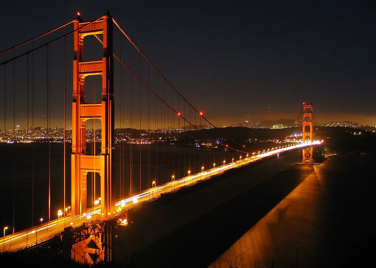 Cầu Cổng Vàng San Francisco trong tour Bờ Tây phù hợp người lớn tuổi