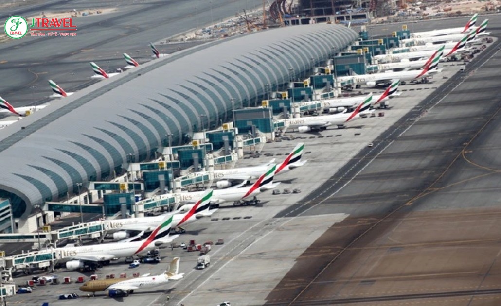 Sân bay Dubai trung tâm trung chuyển lớn của Emirates