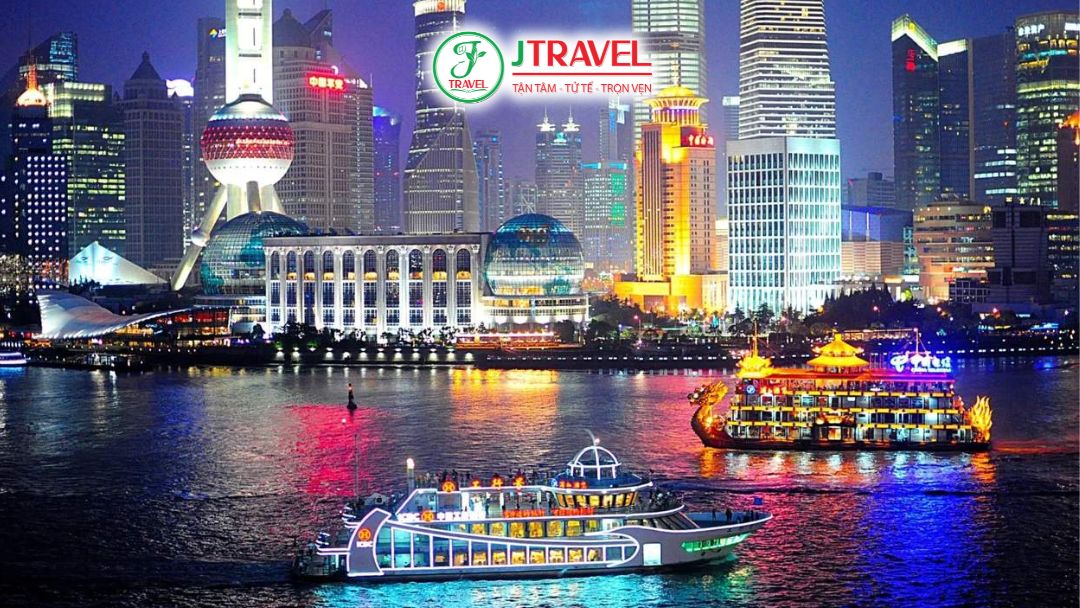 Du thuyền trên sông Hoàng Phố