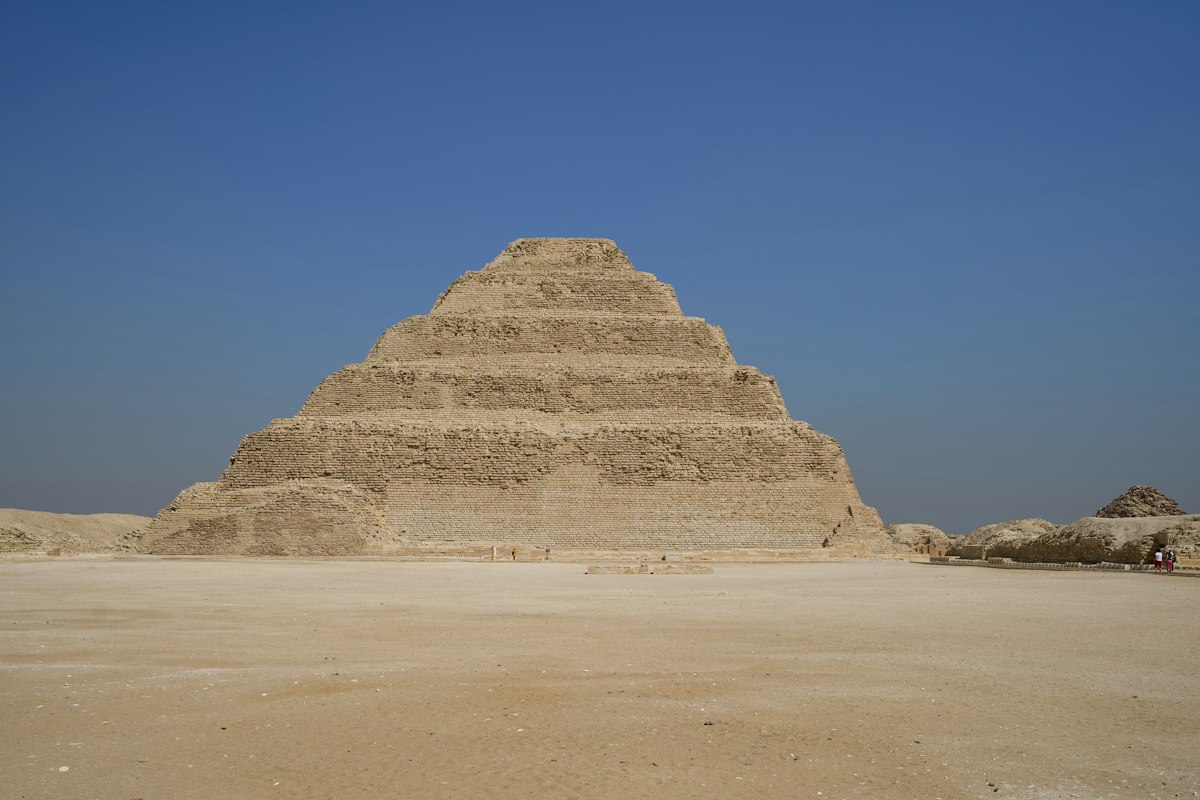 Kim tự tháp bậc thang Djoser ở Saqqara, Ai Cập