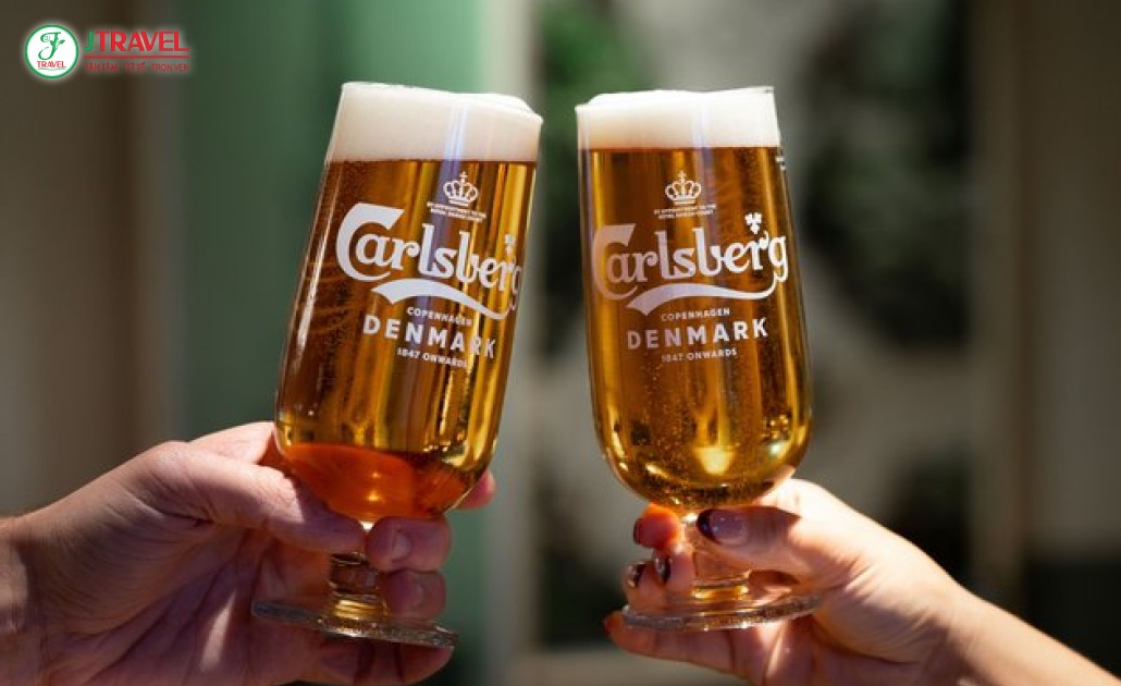 Ly bia Carlsberg mát lạnh