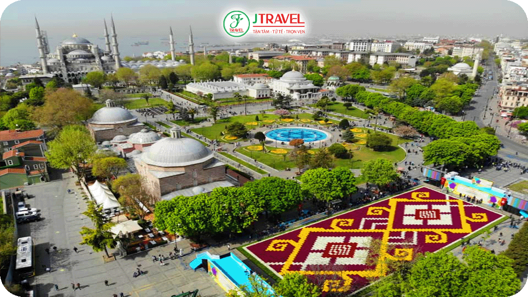 Sultanahmet Square – nơi hội tụ của hoa tulip