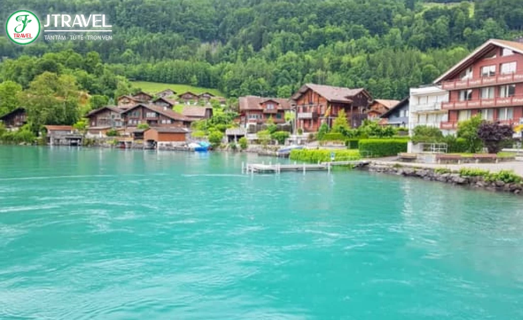 Hồ Brienz mùa hè