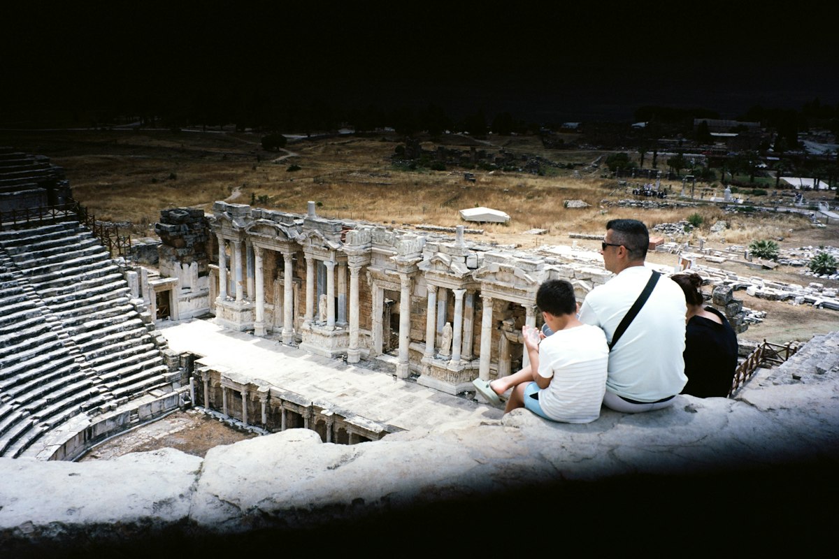 Tàn tích cổ gần Pamukkale