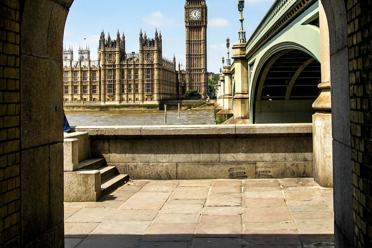 Tháp đồng hồ Big Ben ở London
