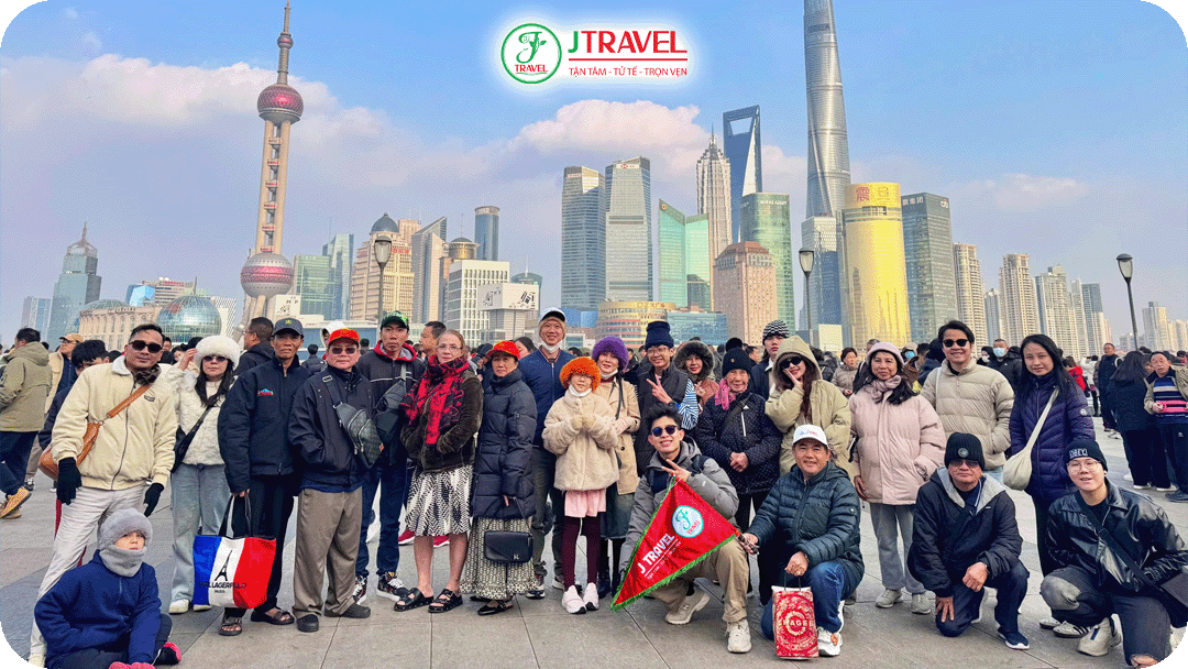 Đoàn du khách J Travel tham quan Bến Thượng Hải