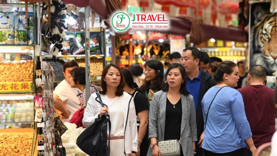 Không khí nhộn nhịp tại Chợ Quốc Tế Tân Cương Urumqi