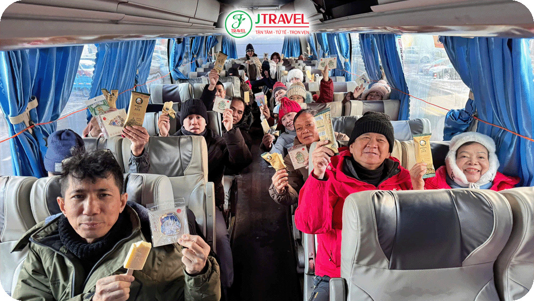 Thưởng thức kem lạnh giữa thời tiết âm độ của Cáp Nhĩ Tân