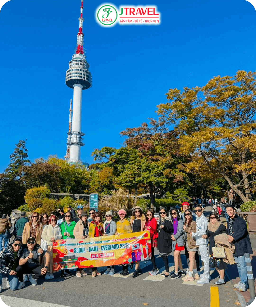 Du khách J Travel tham quan tour Mùa thu Hàn Quốc