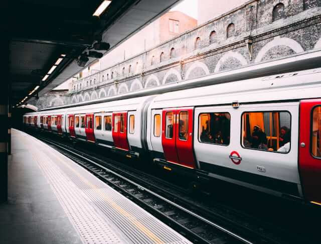 Tàu điện ngầm tại London