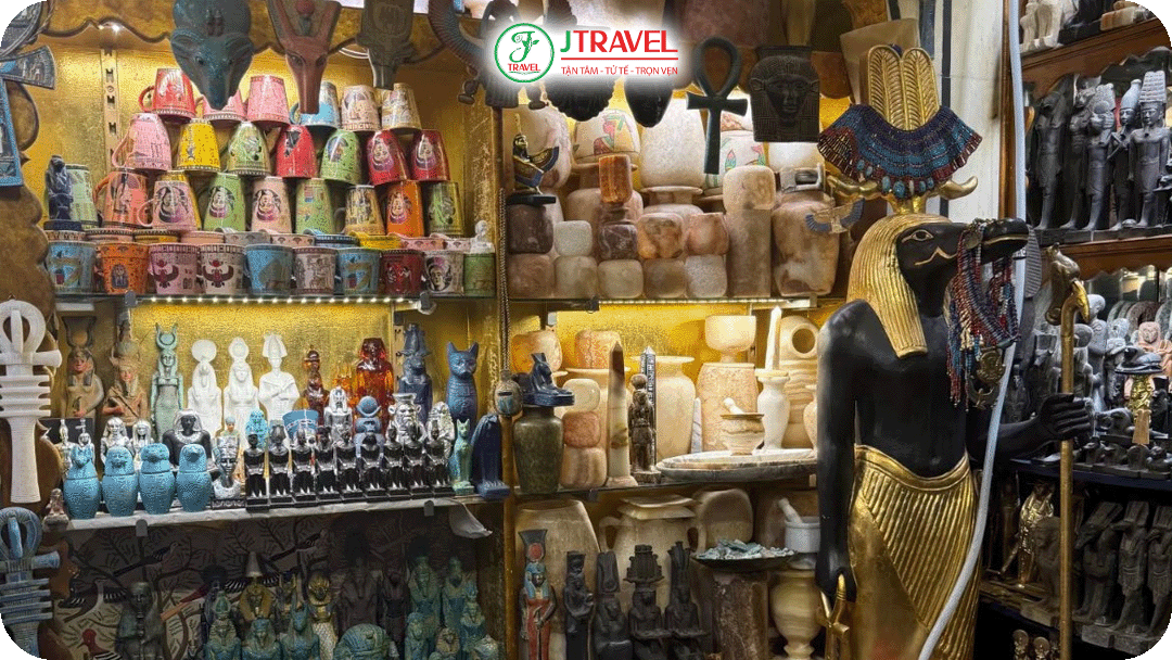 Đồ thủ công, tượng trang trí và cả trang sức bạc