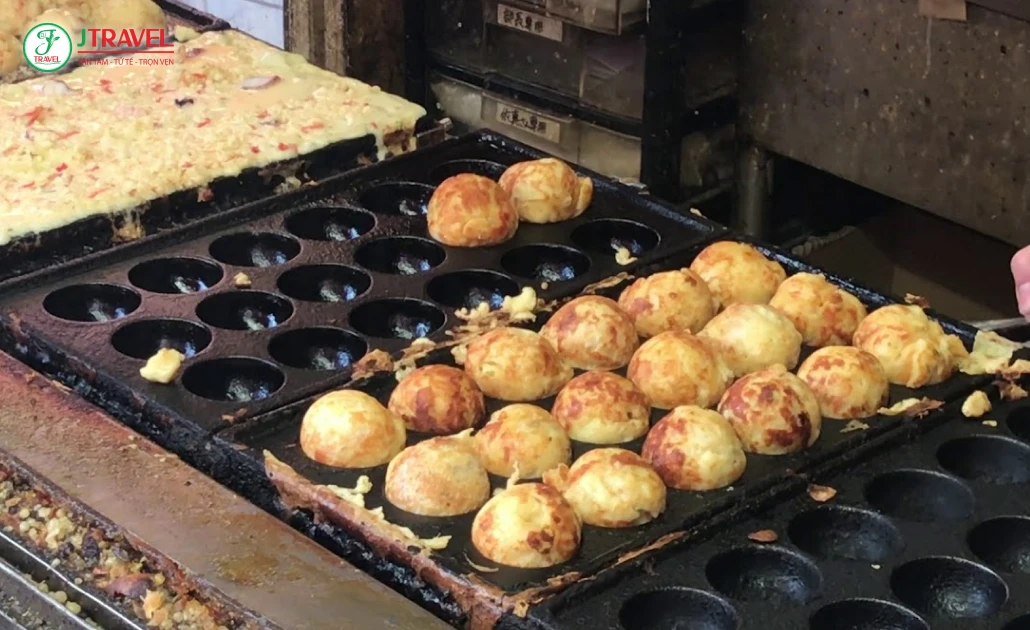 Takoyaki nóng hổi tại Minatoya