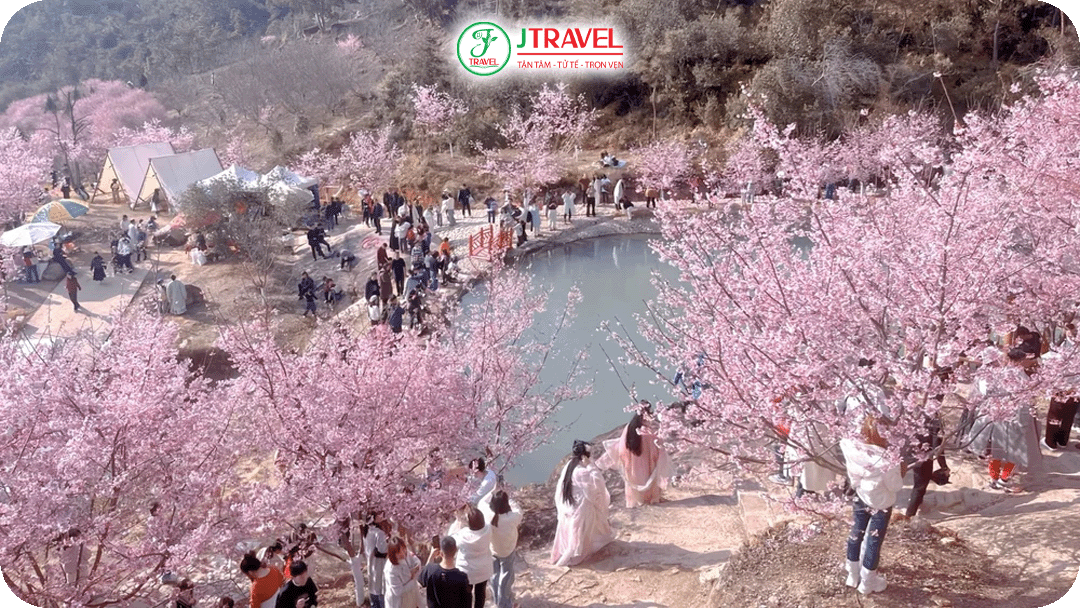 Không nhất thiết phải đến điểm hot, vì đứng góc nào cũng sẽ có hình đẹp