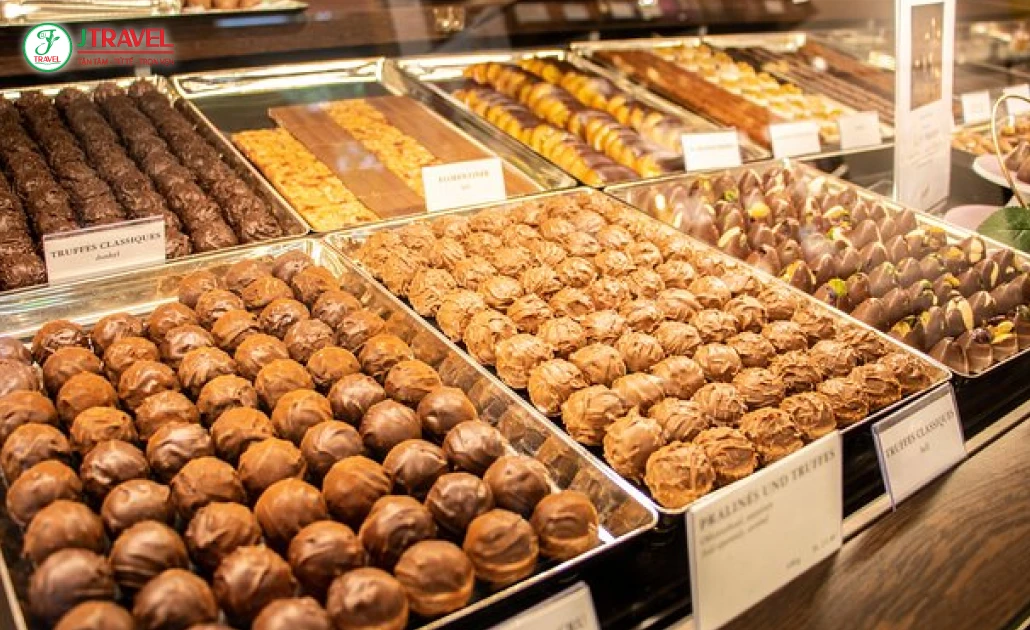 Du khách thưởng thức chocolate tại Zurich