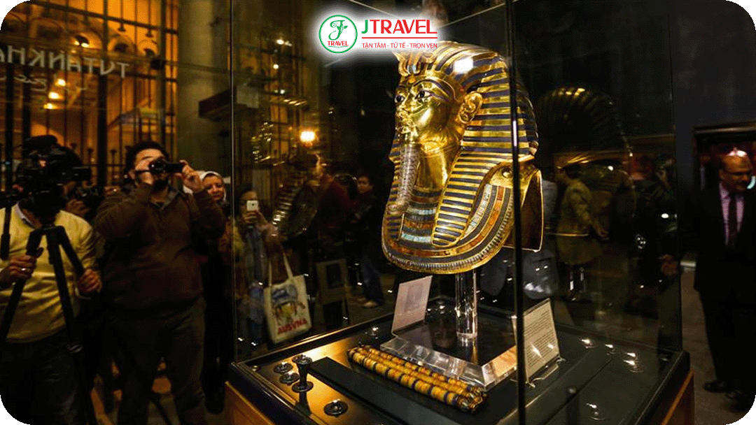 Nổi bật nhất là bộ sưu tập kho báu của Pharaoh Tutankhamun