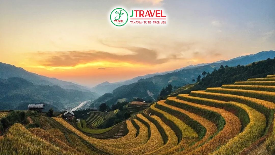 Hoàng hôn trên ruộng bậc thang Mù Cang Chải tại Đồi Móng Ngựa