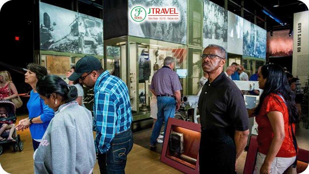 “Hands-on History” – tiếp xúc hiện vật trực tiếp