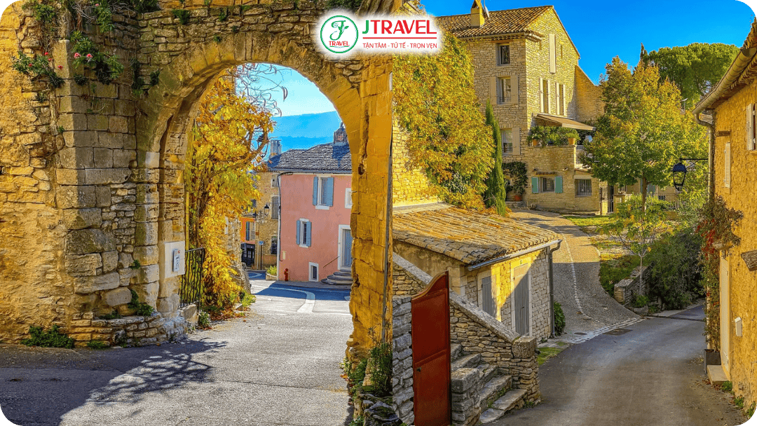 Khung cảnh tại Provence đẹp như cổ tích vào mùa thu