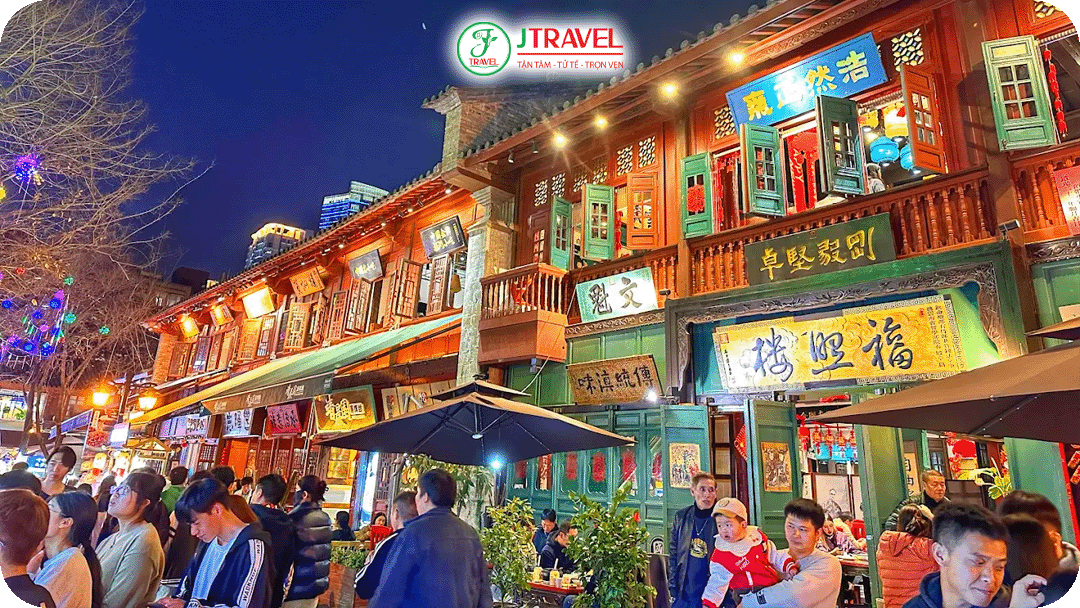 Không khí chợ đêm Song kiều sôi động nhất là khoảng 19 giờ