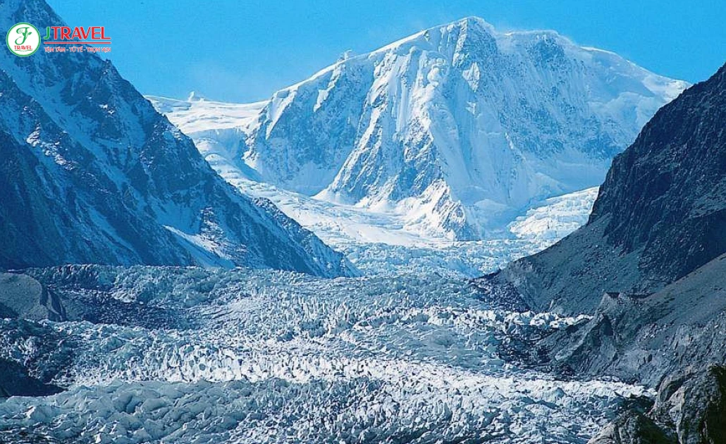 Những vết nứt băng tự nhiên độc đáo tại sông băng Hopper Karakoram