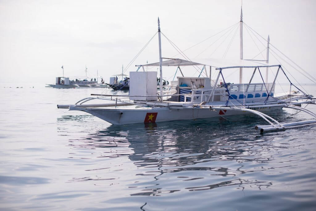 Tuy nhiên ở một số tour do tính chất đông đúc nên bạn phải xếp hàng từ 2h sáng để chờ tới lượt