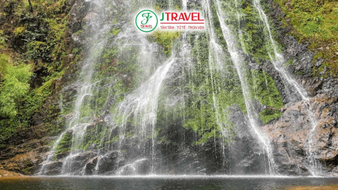 Thác Tình Yêu Sapa với dòng nước trắng xóa giữa núi rừng