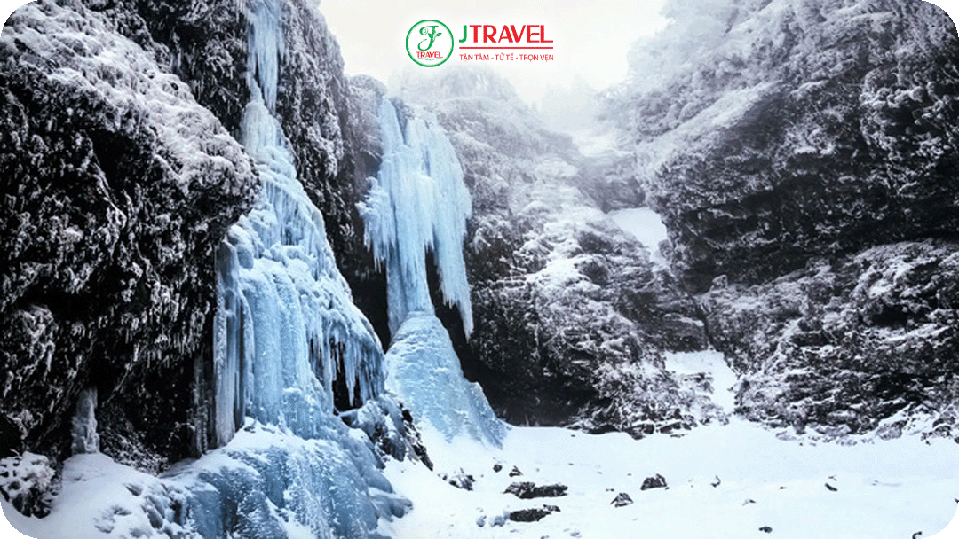 Ngắm nhìn tận mắt thác băng trên đỉnh núi