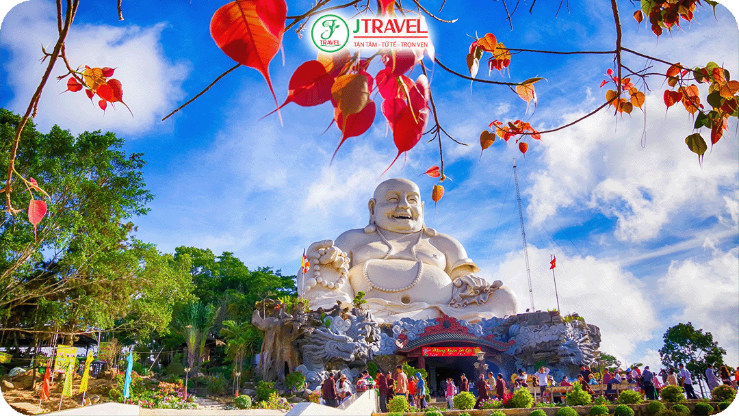 Tượng Phật Di Lặc lớn nhất Châu Á nằm trên đỉnh núi Cấm