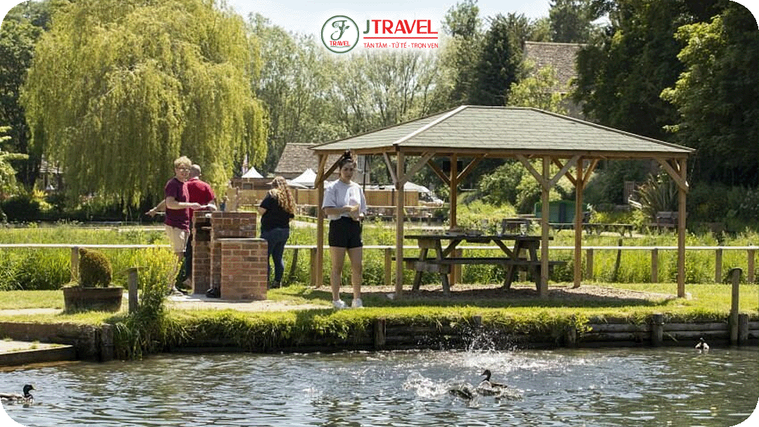 Bibury Trout Farm – trại nuôi cá hồi cổ nhất nước Anh